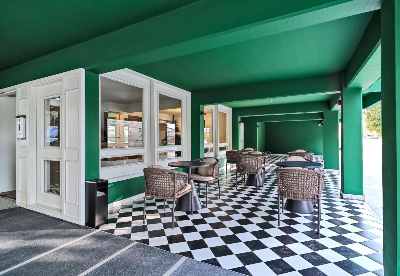 Liv The City Suites Adults Only Larnaka Exterior foto
