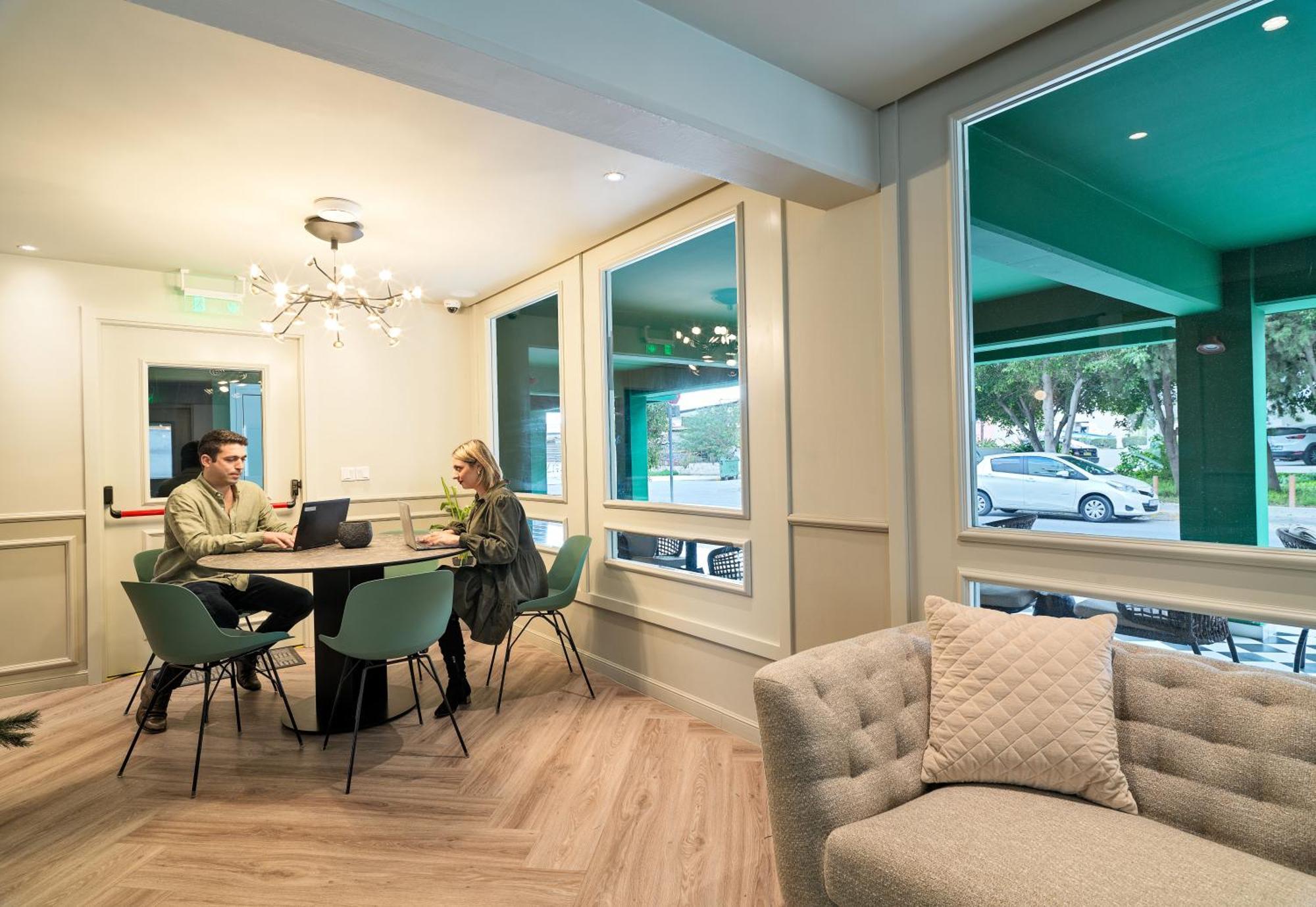 Liv The City Suites Adults Only Larnaka Exterior foto