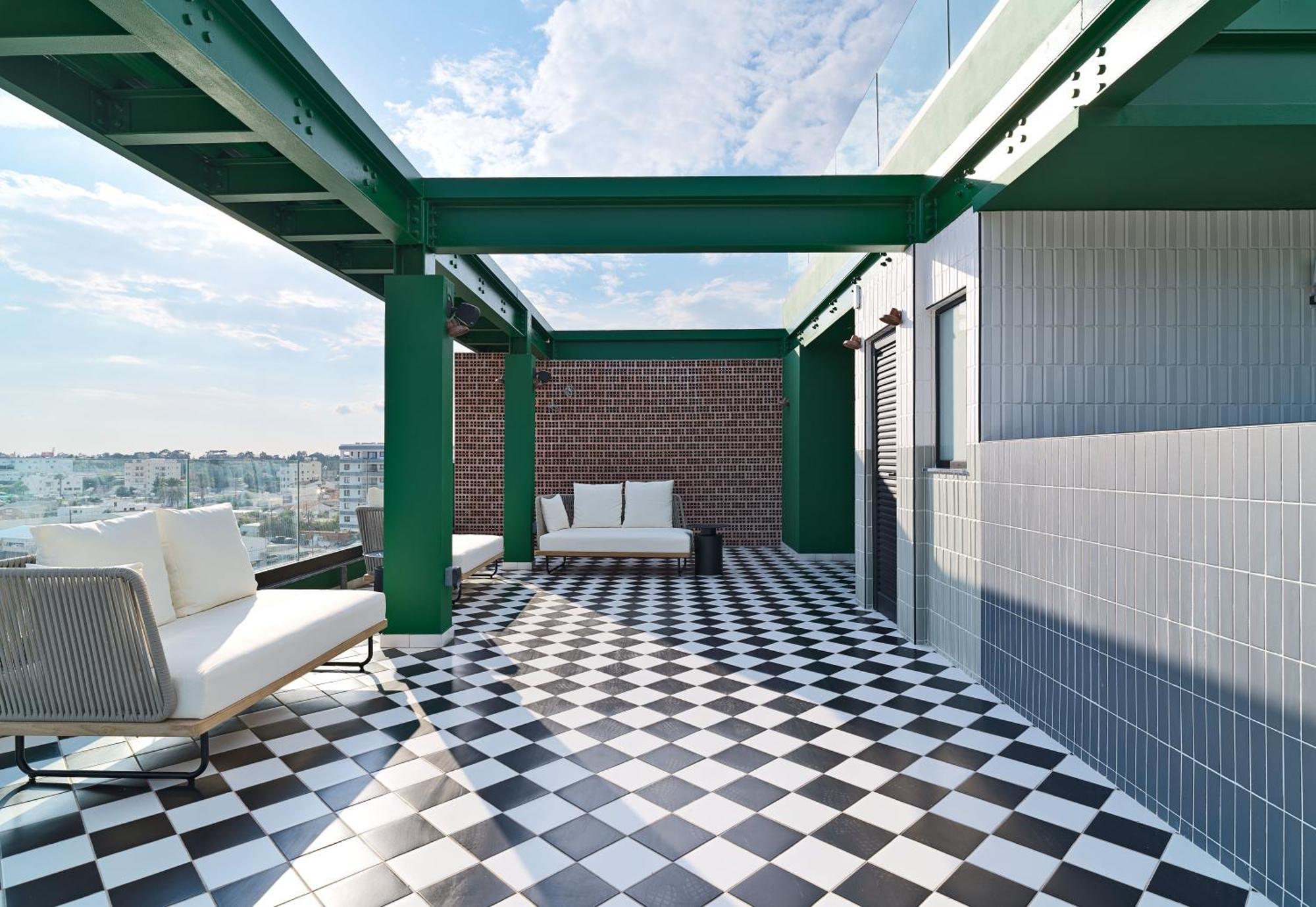 Liv The City Suites Adults Only Larnaka Exterior foto
