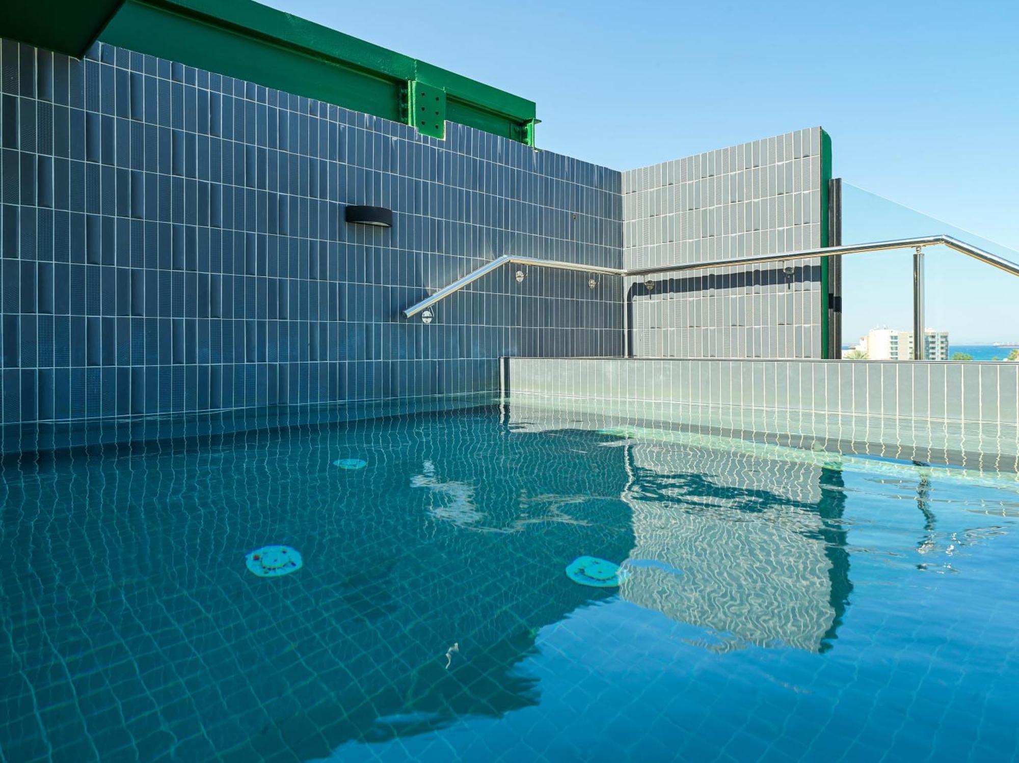 Liv The City Suites Adults Only Larnaka Exterior foto